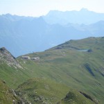 Wangser See links davon die Pizolhütte